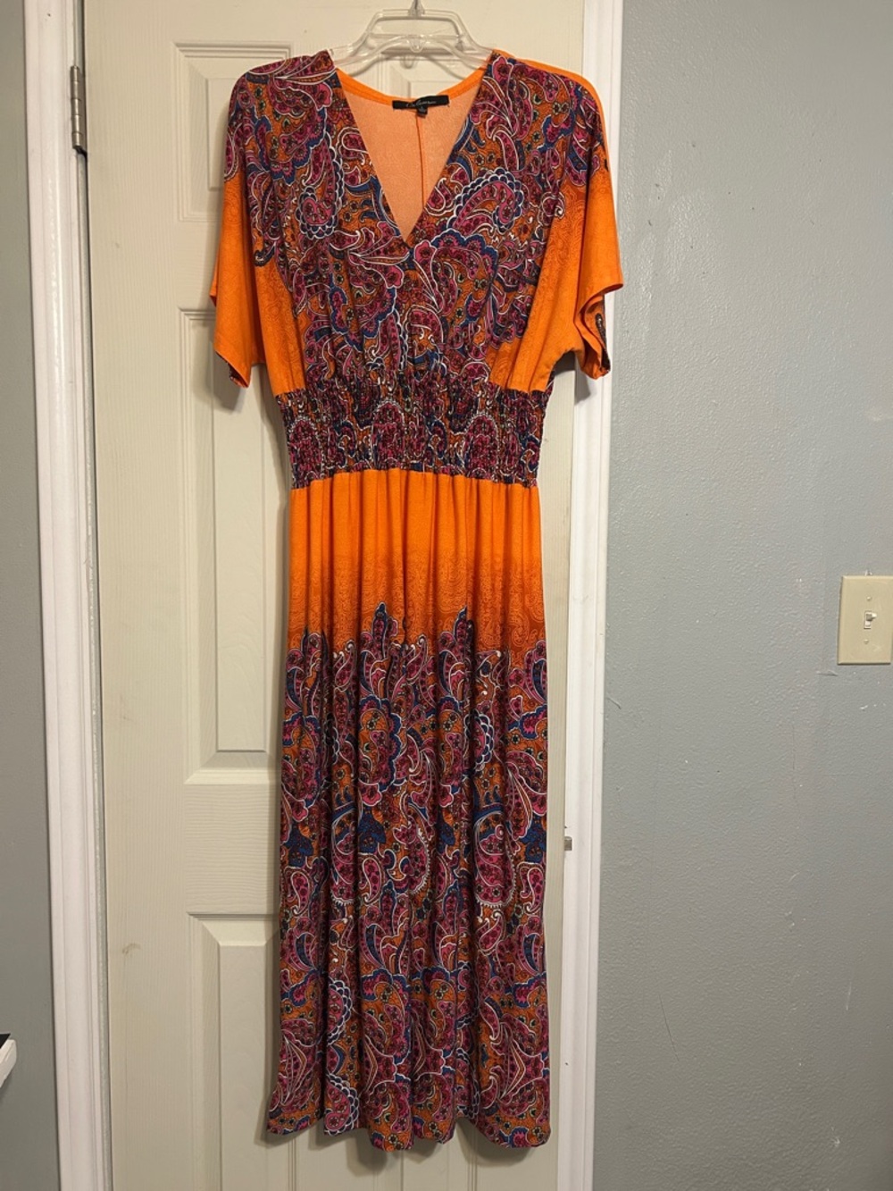 🧁$8 Moving🚚Sale Calessa pink orange paisley maxi dress